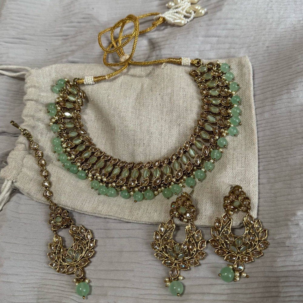 3- Piece Jewelry Set - Picture 2 of 4